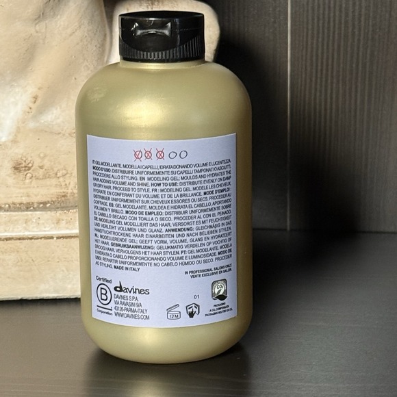 Davines More Inside Modeling Gel Medium Hold Pliable 250 ml / 8.45 oz NEW - Picture 2 of 2